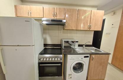 Apartment - Studio - 1 Bathroom for rent in Al Majaz 3 - Al Majaz - Sharjah Apartment - Studio - 1 Bathroom for rent in Al Majaz 3 - Al Majaz - Sharjah