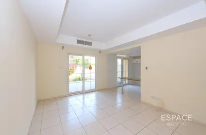 فيلا - 2 غرف نوم - 2 حمامات للايجار في الينابيع1 - الينابيع - دبي