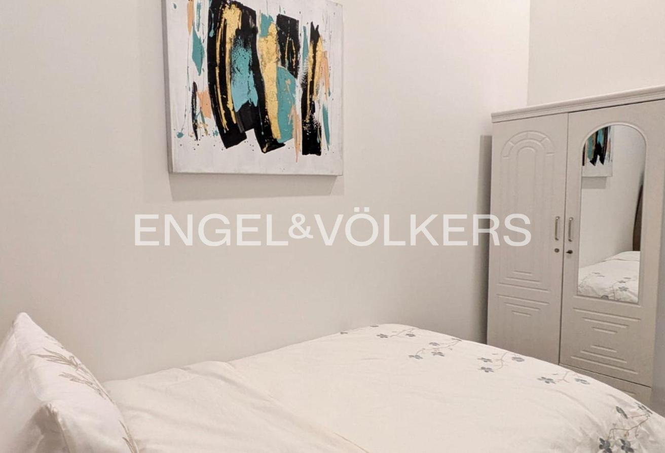 Available Now | High Ceiling | Fully Furnished photo 12