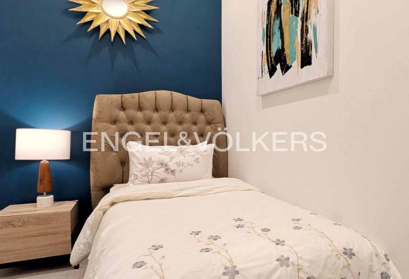 Available Now | High Ceiling | Fully Furnished photo 11