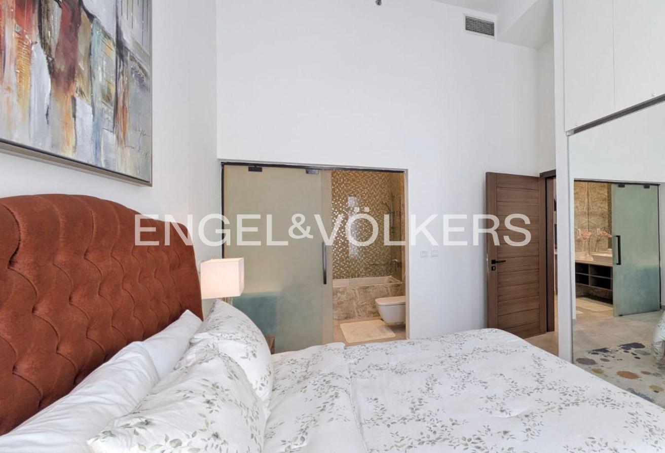 Available Now | High Ceiling | Fully Furnished photo 9