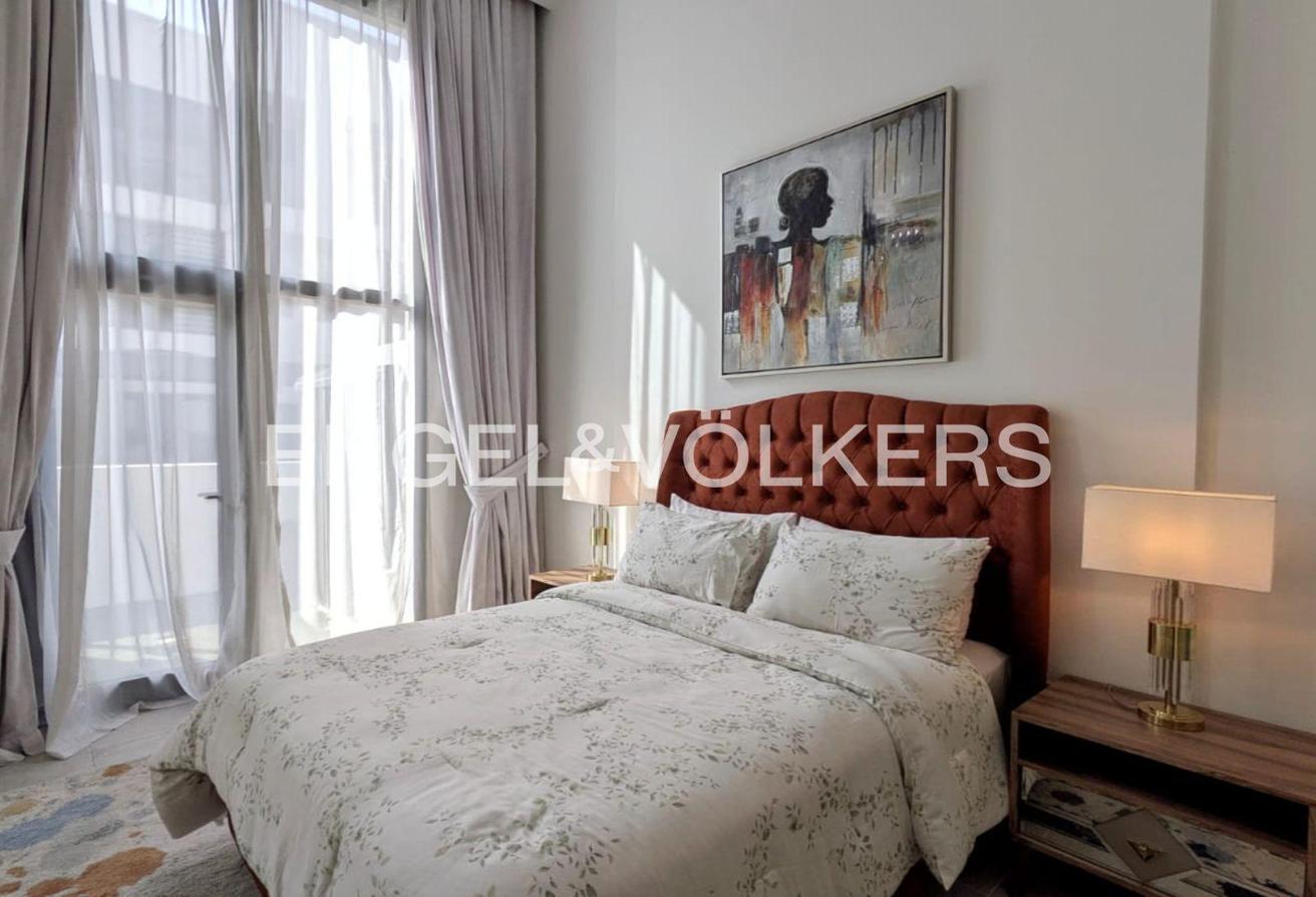 Available Now | High Ceiling | Fully Furnished photo 8