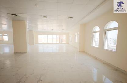 Full Floor - Studio - 2 Bathrooms for rent in Al Dalah Building - The Old Market - Ras Al Khaimah