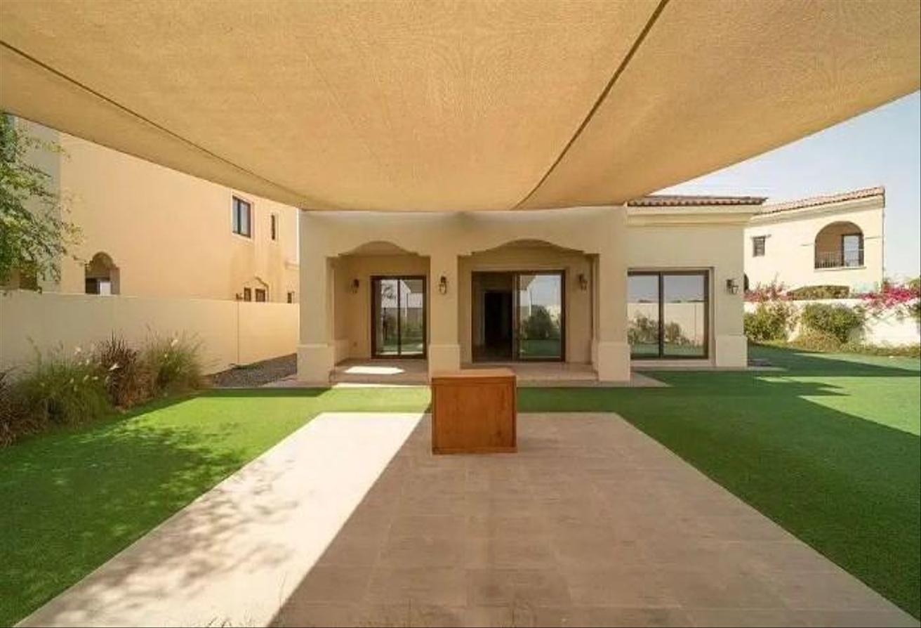 Huge Plot | 5BR+maid's | Vacant | Hot Deal! photo 4