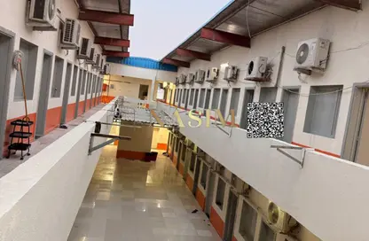 سكن عمال - استوديو - 8 حمامات للايجار في المنطقة الصناعية رقم 4 - المنطقة الصناعية بالشارقة - الشارقة