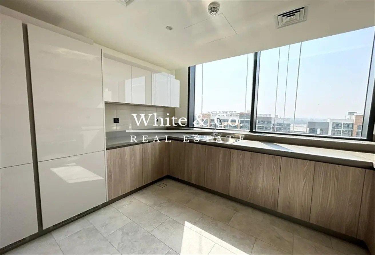 Top floor | Vacant June | Mega Rare layout photo 5