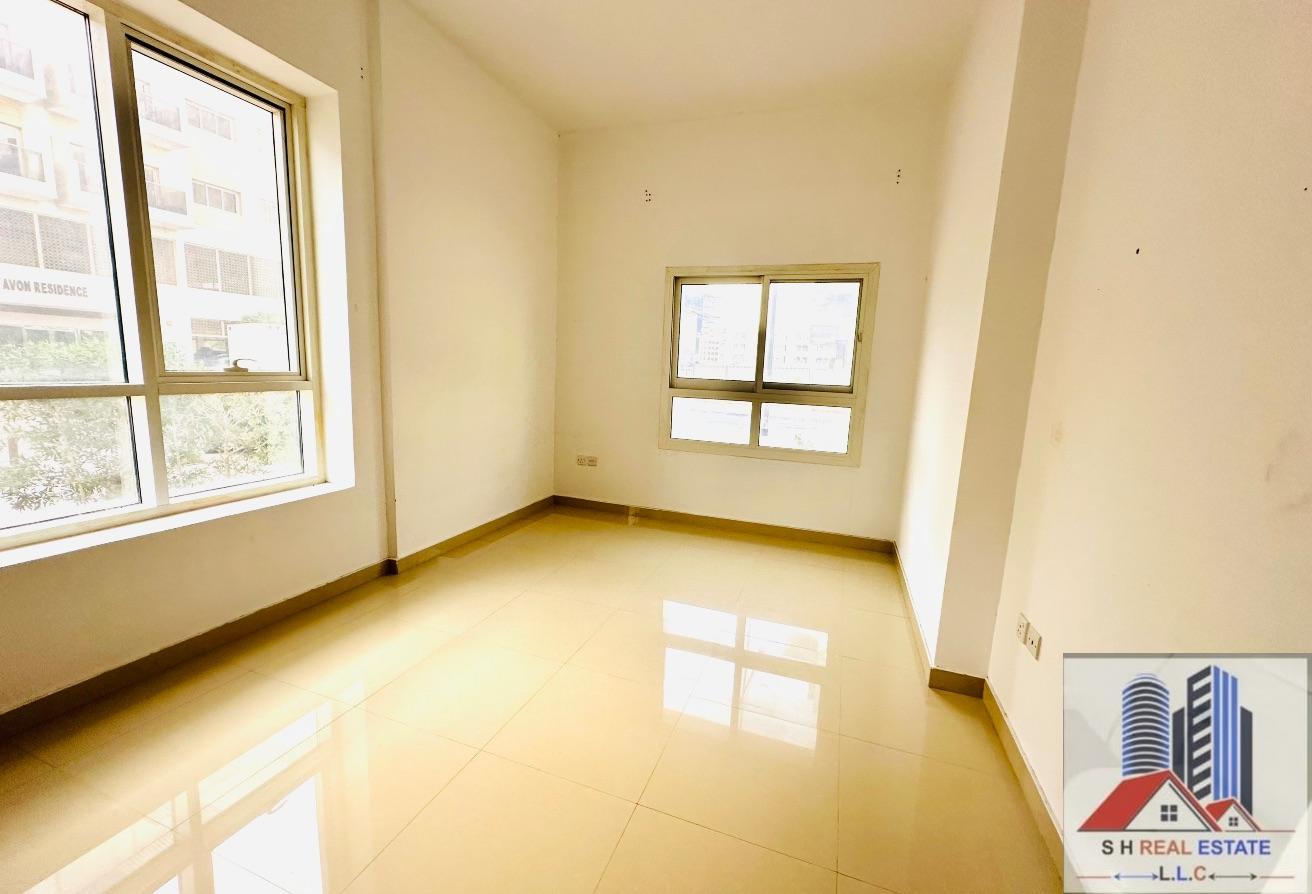 1 BR Apartment Big Living Area and Kitchen photo 2