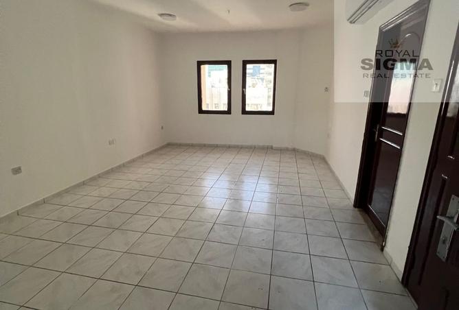 Studio Apartment in Deira with Landmark View