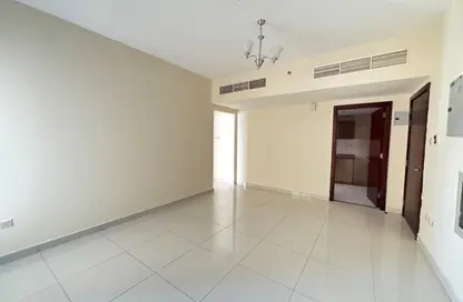 شقة - غرفة نوم - 1 حمام للايجار في شارع التعاون - التعاون - الشارقة