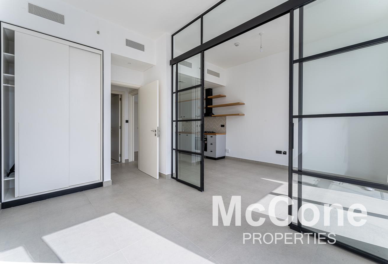 Available | Fully Furnished | High Floor photo 8