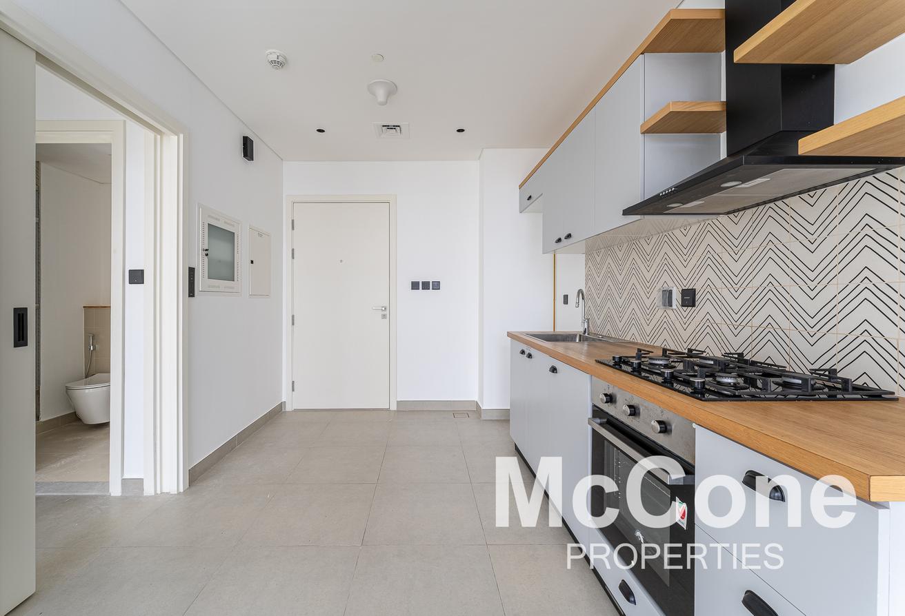 Available | Fully Furnished | High Floor photo 6