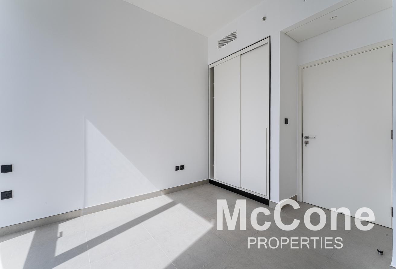 Available | Fully Furnished | High Floor photo 9