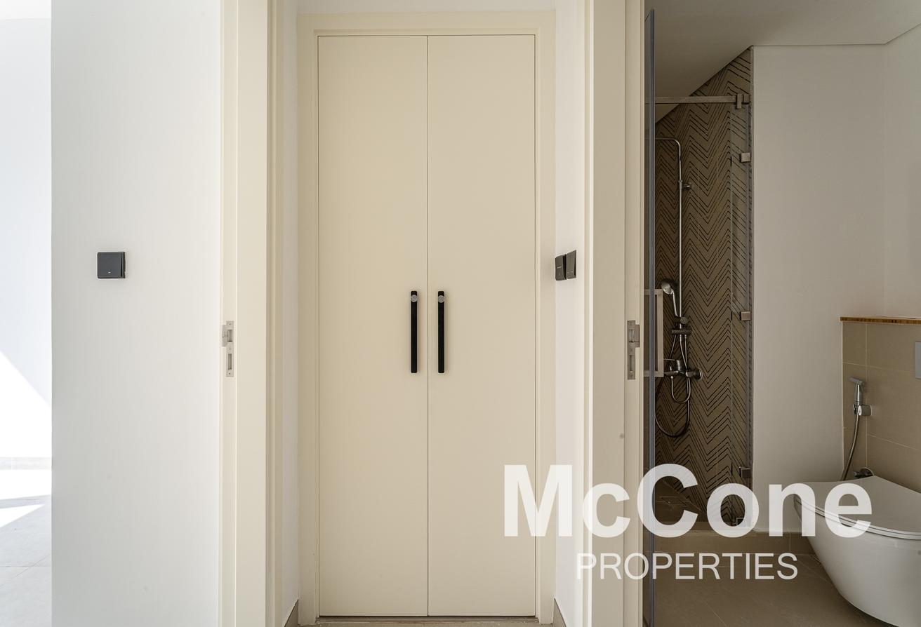 Available | Fully Furnished | High Floor photo 11