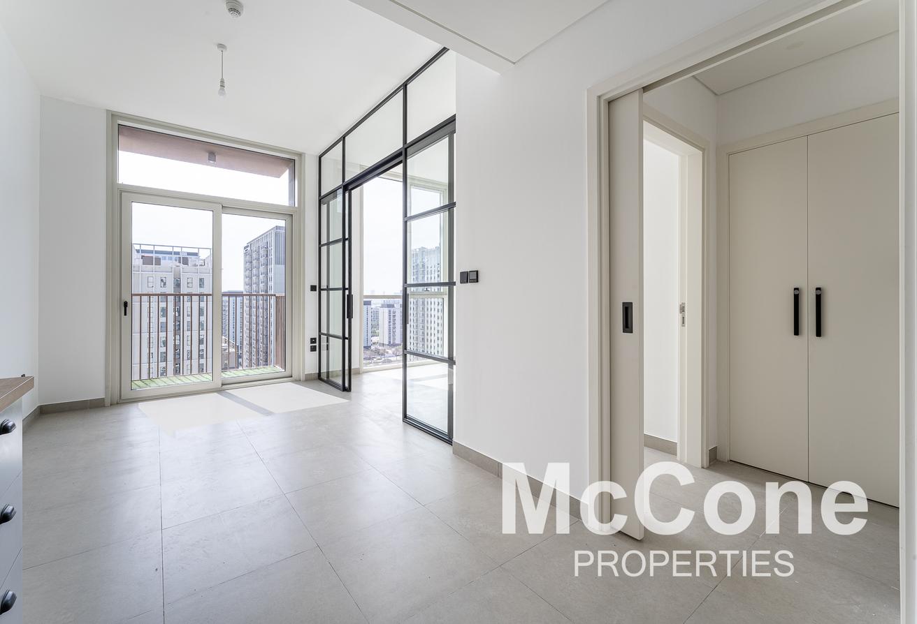 Available | Fully Furnished | High Floor photo 4