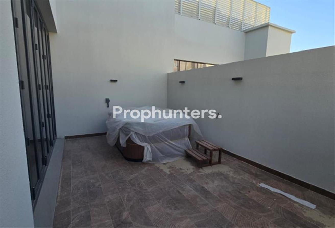 Bespoke Penthouse | Spacious Layout | Vacant photo 11