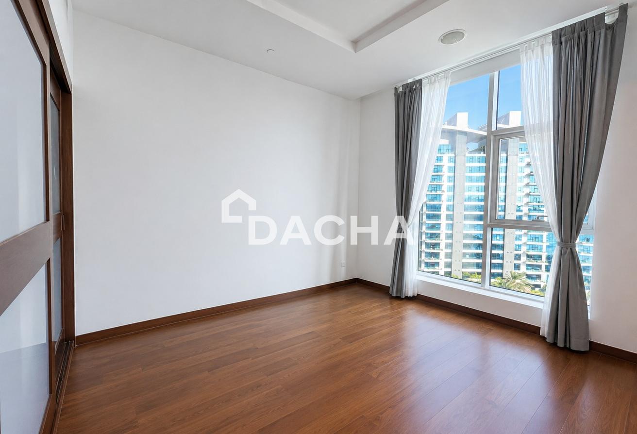 Palm View | Vacant in Aug | Mid Floor photo 12