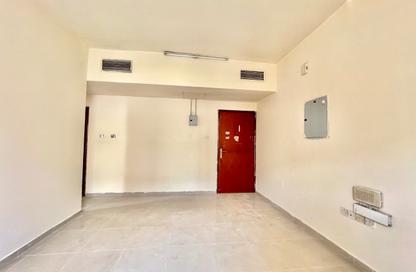 Apartment - 1 Bedroom - 1 Bathroom for rent in Muwailih Building - Muwaileh - Sharjah