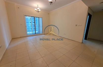 Apartment - 1 - 1 for rent in Mazaya 2 - Queue Point - Liwan - Dubai
