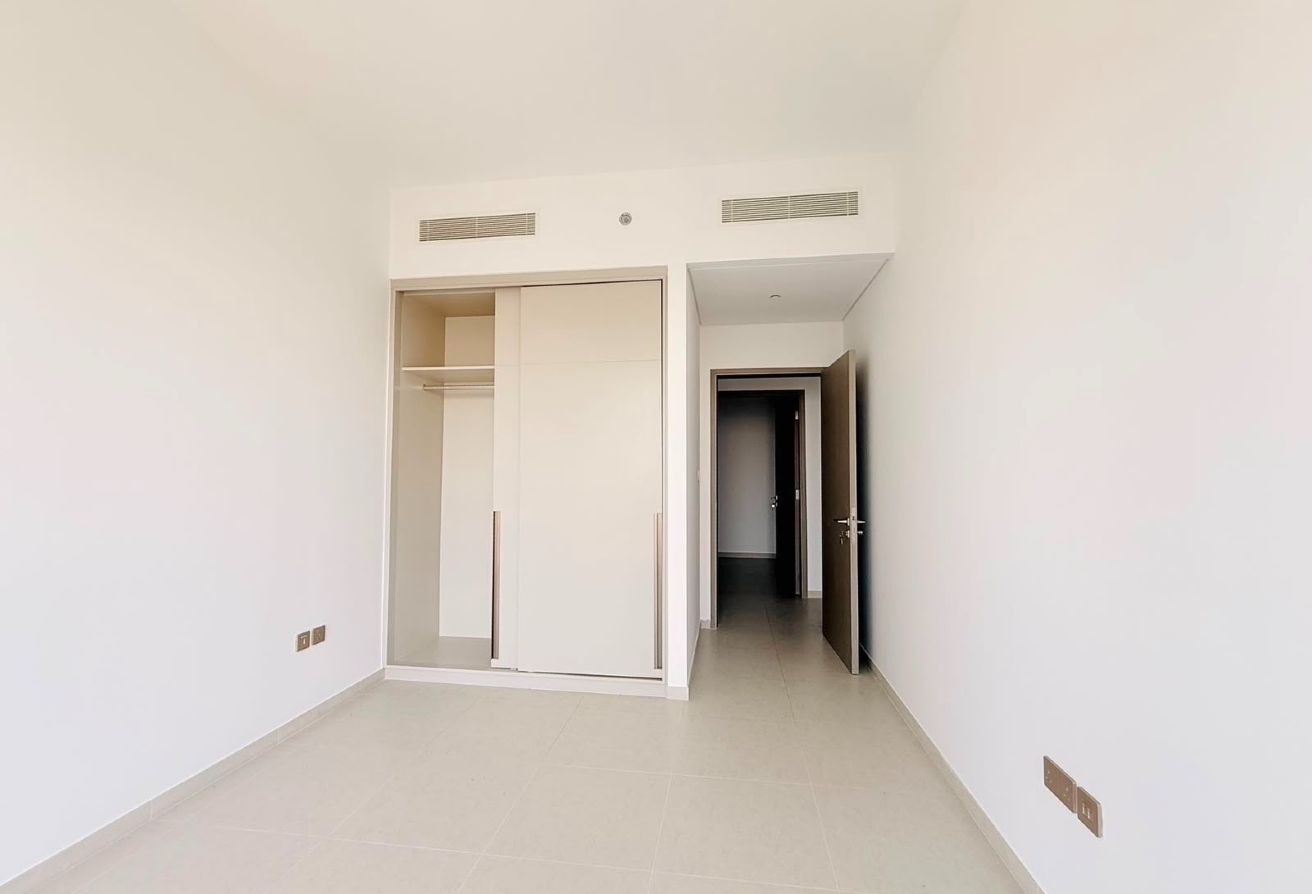 Luxury 3-Bedroom Apartment | Burj Khalifa View — image 11