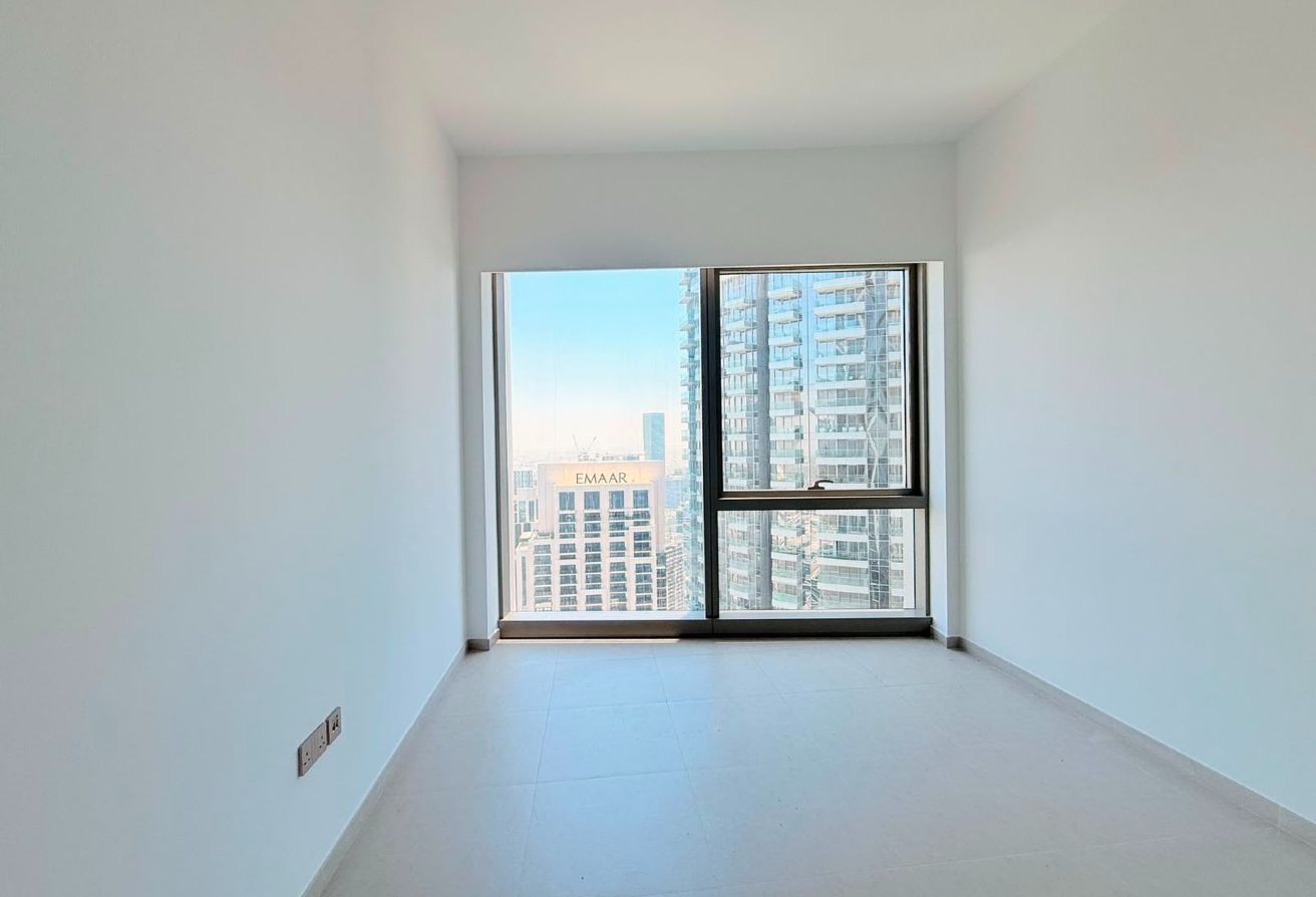 Luxury 3-Bedroom Apartment | Burj Khalifa View — image 16
