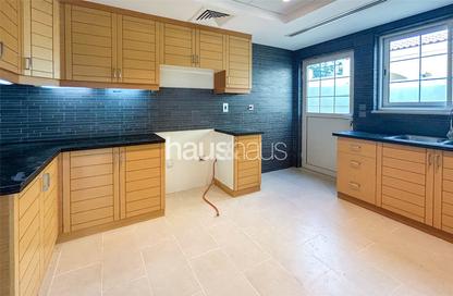 Villa - 4 - 4 for sale in District 8 - Jumeirah Park - Dubai