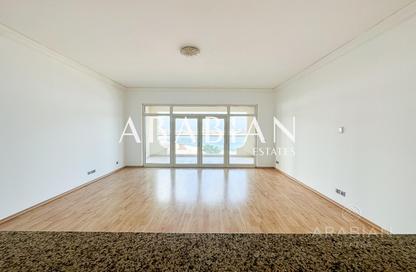 Apartment - 2 Bedrooms - 2 Bathrooms for sale in Al Nabat - Shoreline Apartments - Palm Jumeirah - Dubai