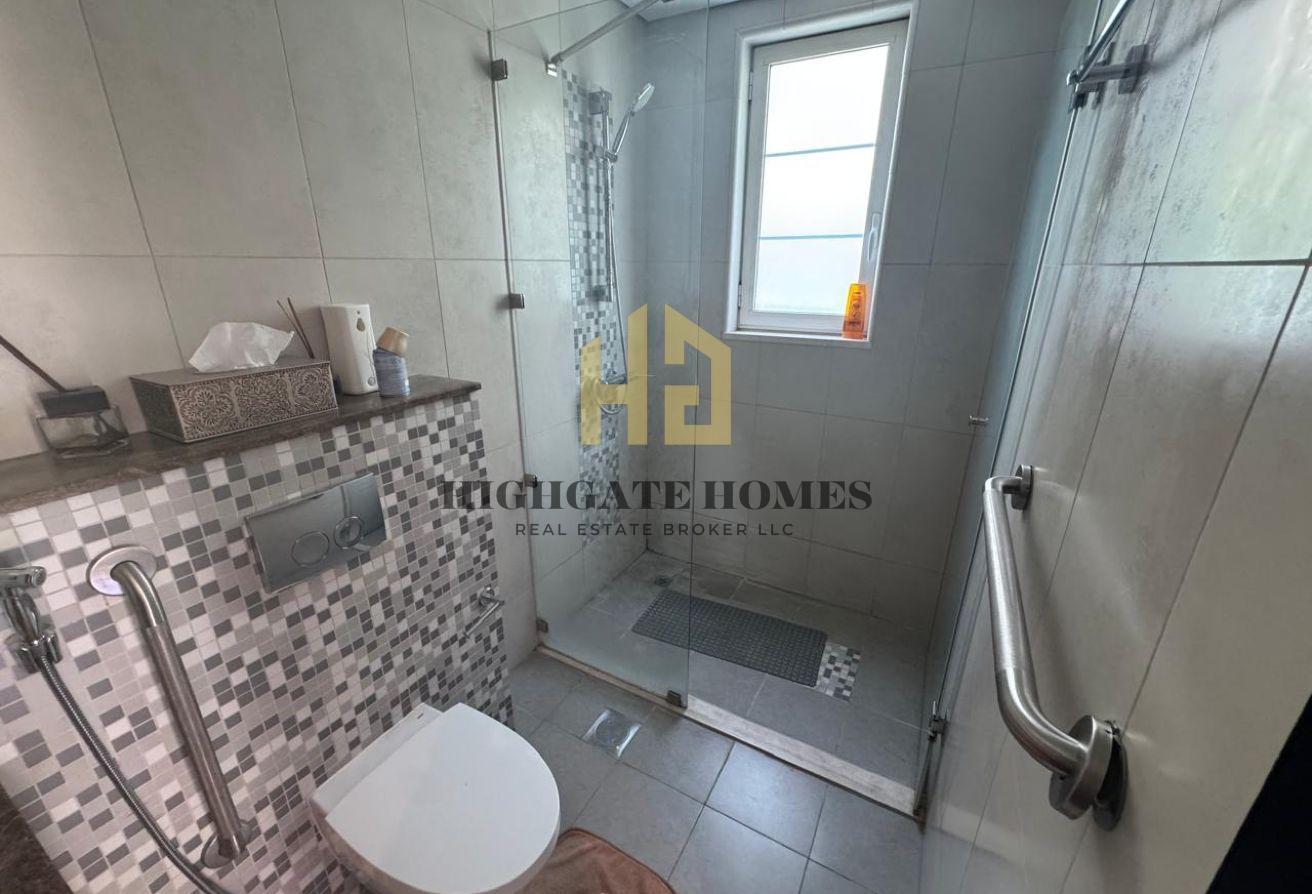 Vacant NOW | 4BR w/ Bedroom Downstairs | Prime Loc photo 13