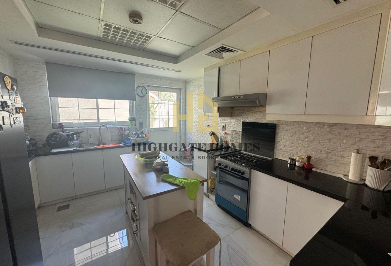 Vacant NOW | 4BR w/ Bedroom Downstairs | Prime Loc photo 3