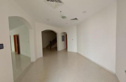 Villa - 4 - 5 for rent in Jumeirah 2 - Jumeirah - Dubai