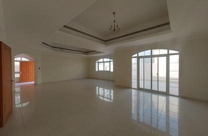 Villa - 4 - 5 for rent in Jumeirah 2 - Jumeirah - Dubai