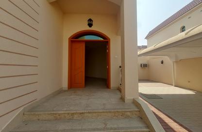 Villa - 4 - 5 for rent in Jumeirah 2 - Jumeirah - Dubai