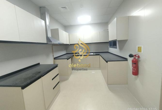 3Bhk Flat Available For Family With Maid Room