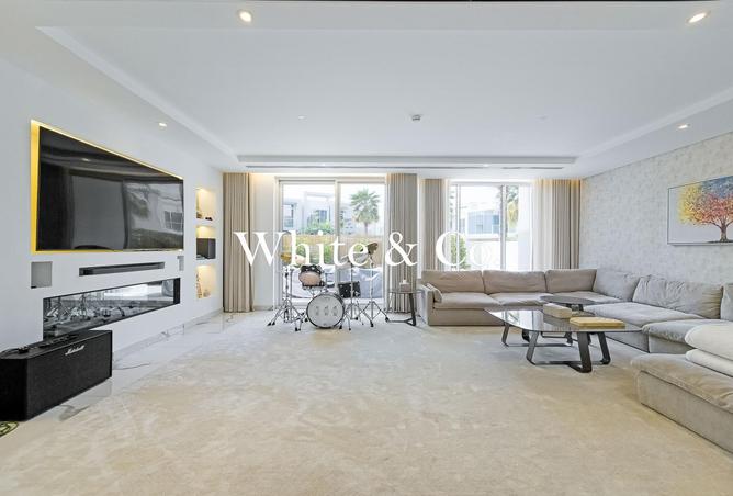 Luxury | Fully Furnished | 12 Cheque Option