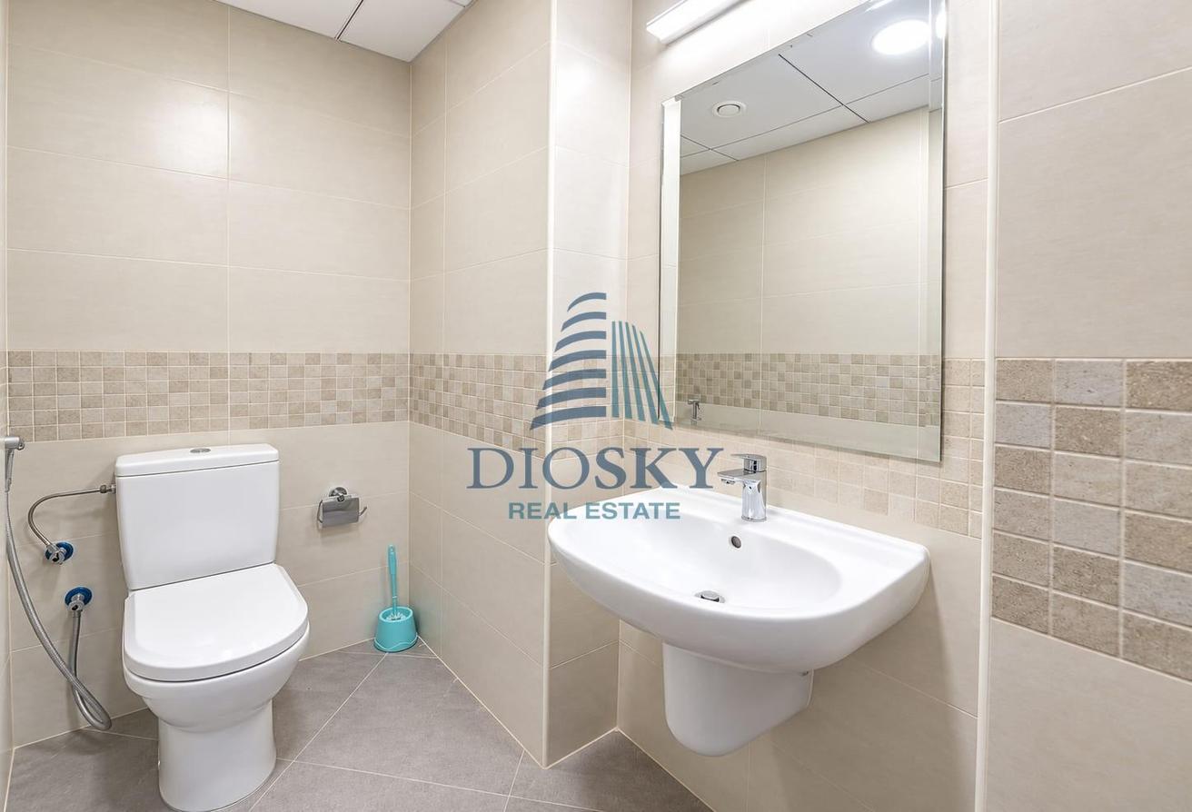 Semi Furnished | Prime Location | Vacant photo 6