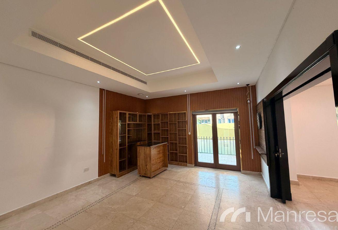 Stunning 5BR Villa I Landscaped Garden I Upgraded photo 3