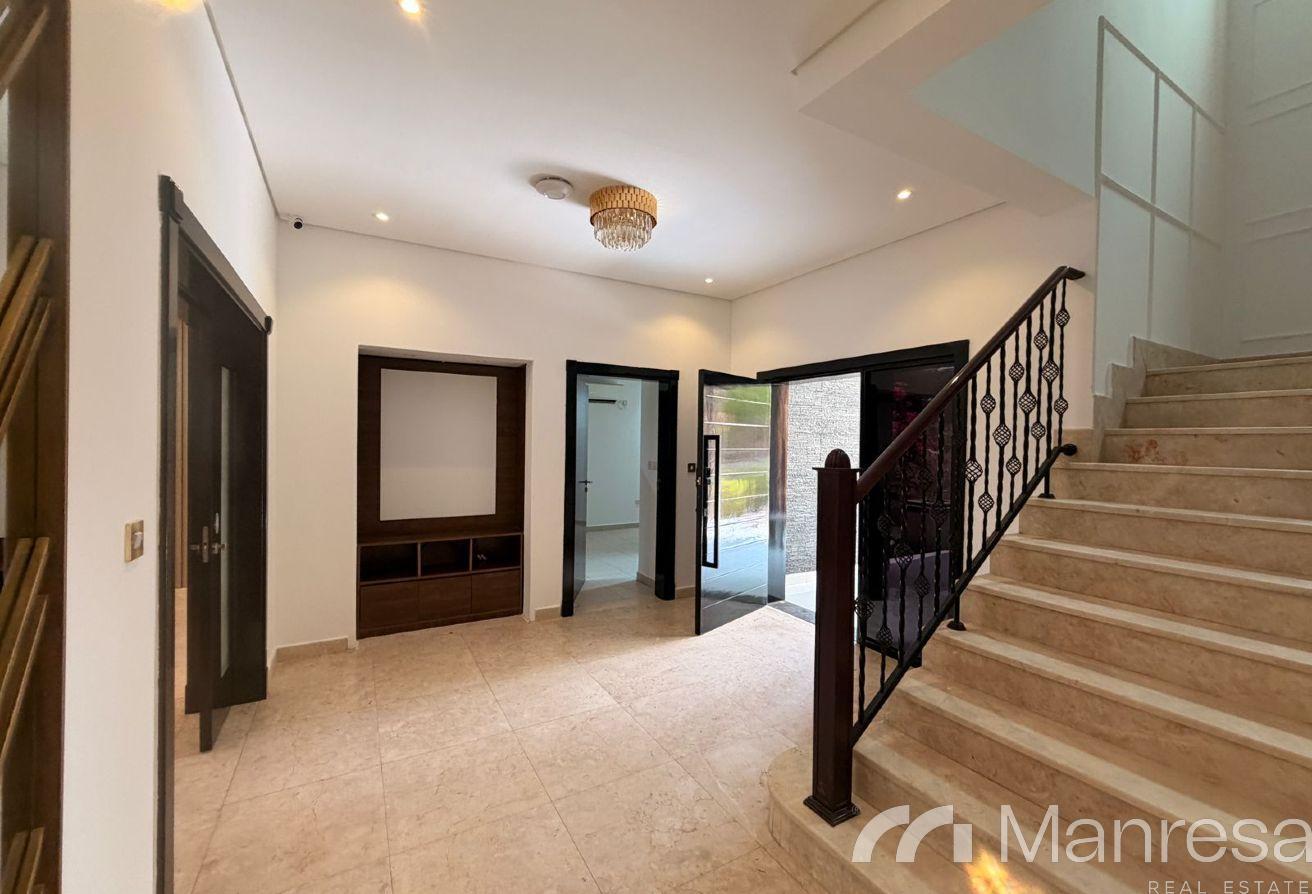 Stunning 5BR Villa I Landscaped Garden I Upgraded photo 5