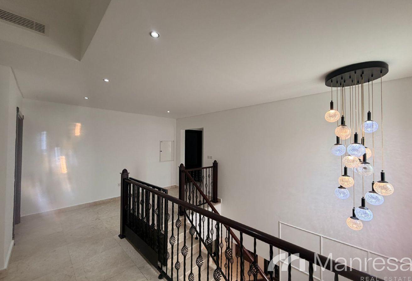 Stunning 5BR Villa I Landscaped Garden I Upgraded photo 12