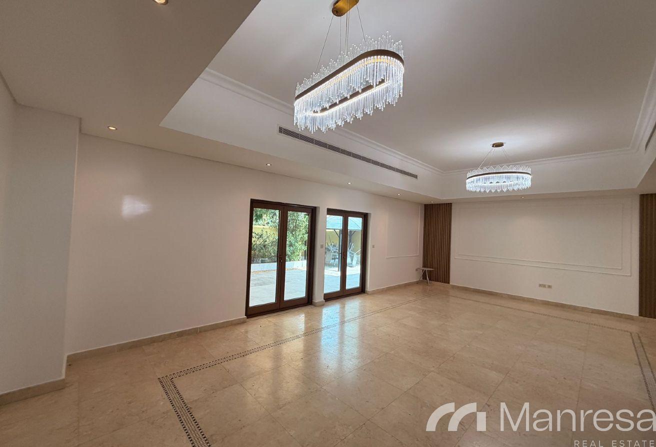 Stunning 5BR Villa I Landscaped Garden I Upgraded photo 2