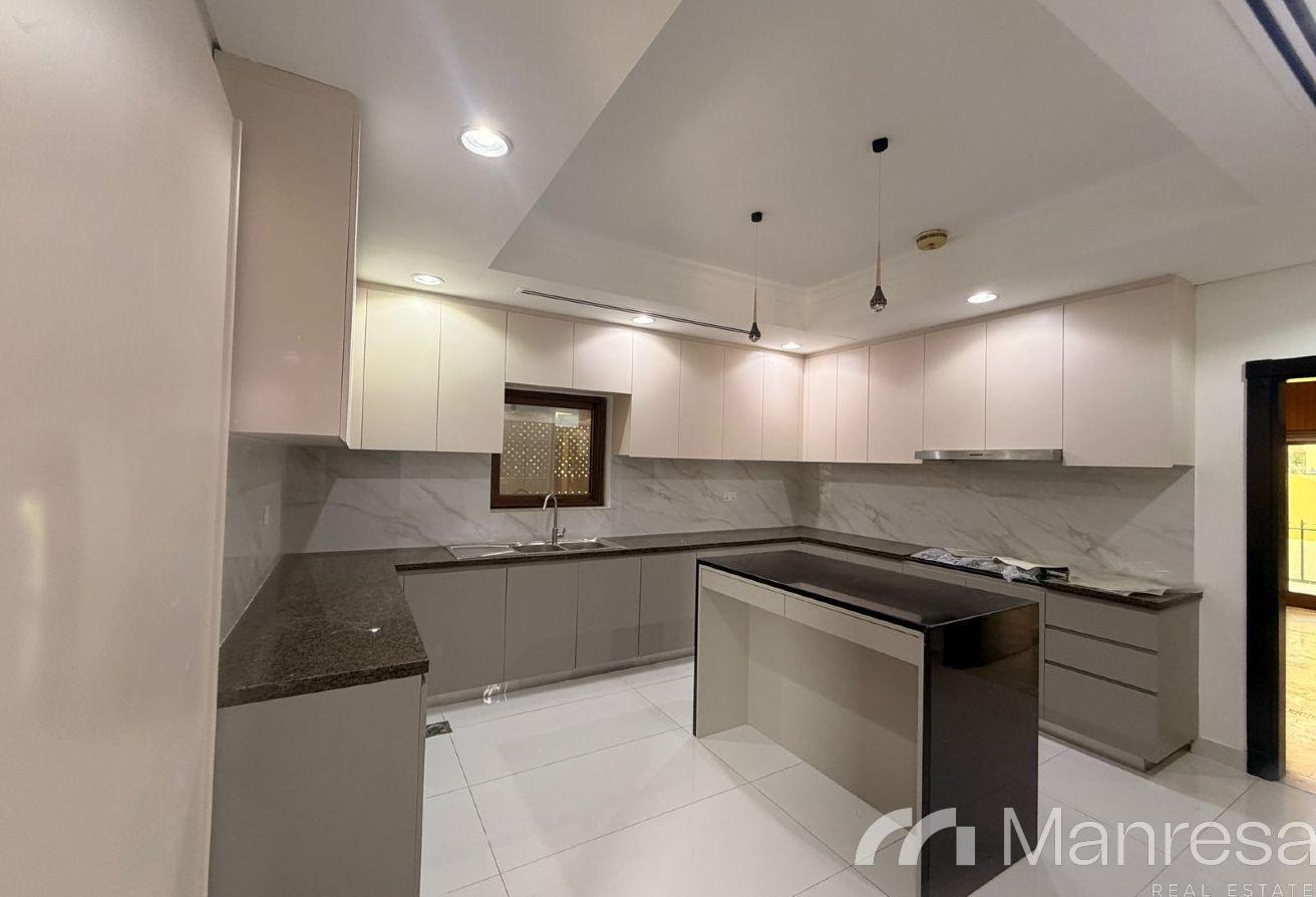 Stunning 5BR Villa I Landscaped Garden I Upgraded photo 9
