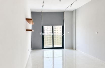 Apartment - 1 - 2 for rent in Blue Waves Tower - Dubai Land Residence Complex - Dubai Apartment - 1 - 2 for rent in Blue Waves Tower - Dubai Land Residence Complex - Dubai