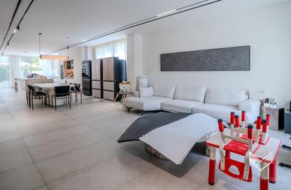 Villa - 5 Bedrooms - 6 Bathrooms for sale in Meadows 9 - Meadows - Dubai