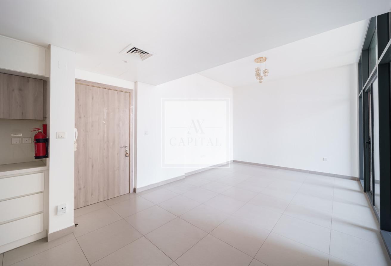 High floor | Close to Park | Unfurnished | Vacant photo 2