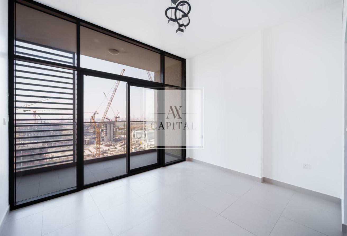 High floor | Close to Park | Unfurnished | Vacant photo 7