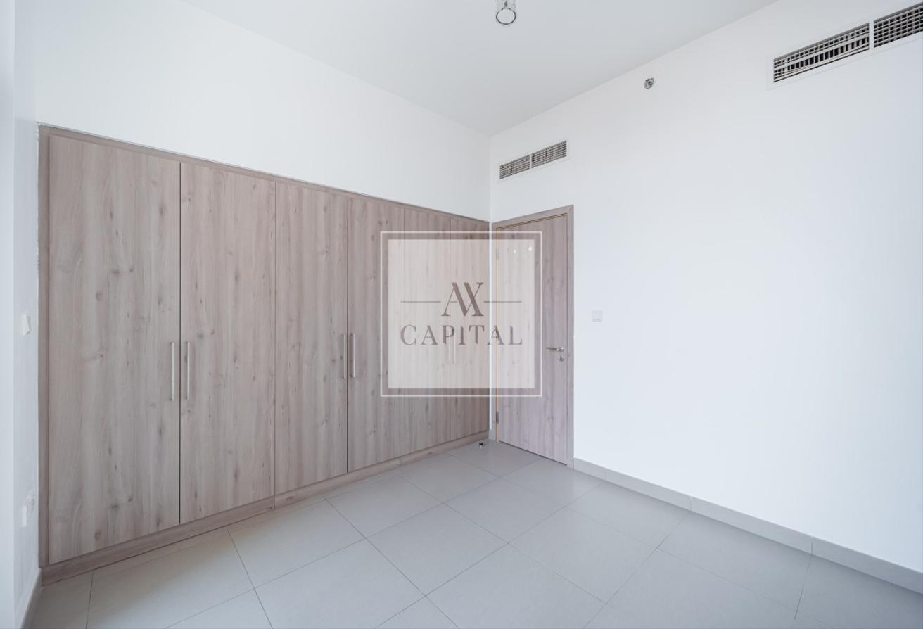 High floor | Close to Park | Unfurnished | Vacant photo 8