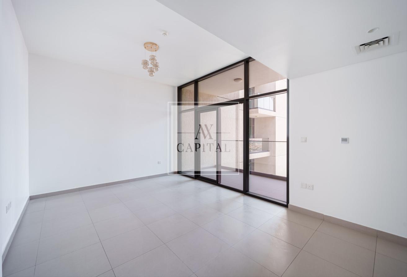 High floor | Close to Park | Unfurnished | Vacant photo 4