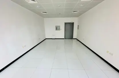 مكتب للايجار في برج تماني - الخليج التجاري - دبي