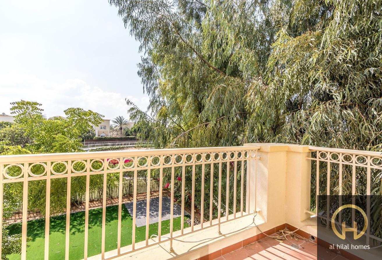 Stunning 3BR + Study Villa | Lake Backing | Spring photo 7