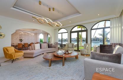 Villa - 5 Bedrooms - 6 Bathrooms for sale in Garden Homes Frond P - Garden Homes - Palm Jumeirah - Dubai