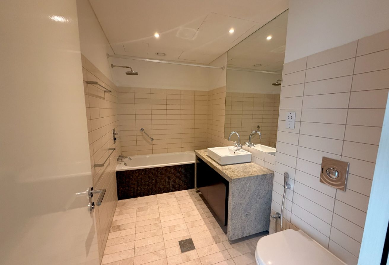 Luxury 2BR Apartment | Sea View | 4 Cheques gallery image