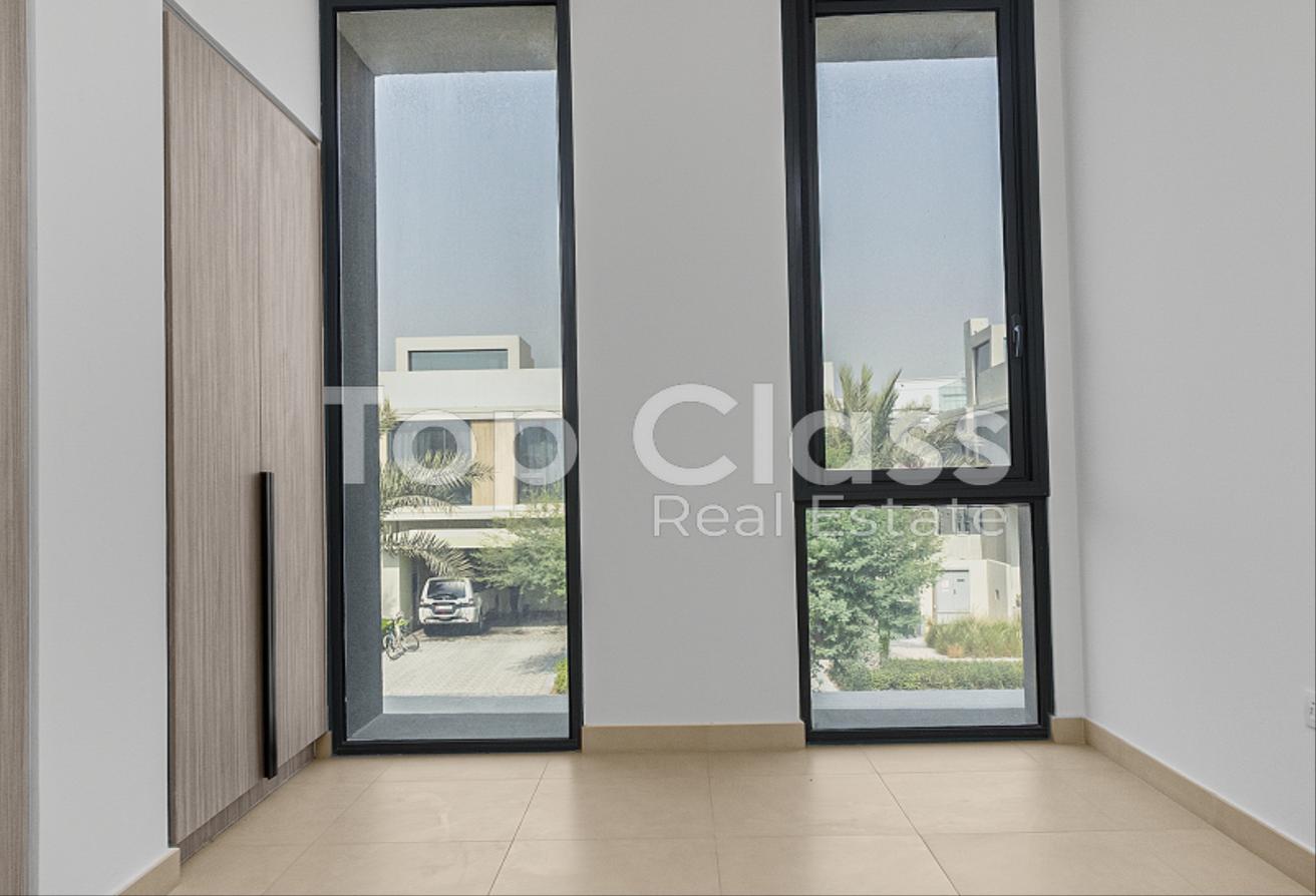 Unfurnished | Luxury | Park View | Inquire Now photo 5